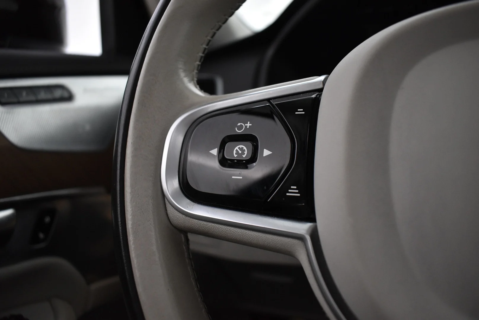 Car Image - z51cht9PwUayRfCMKaHQ3
