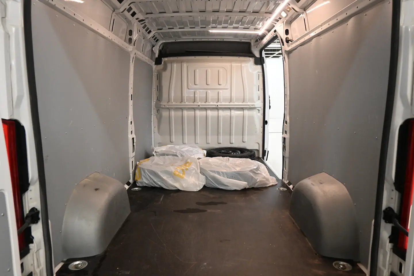 Car Image - 6Dn73sRGvTxfNKcRKL3wSb