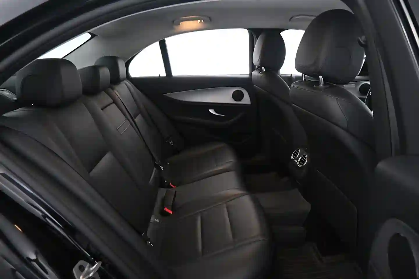 Car Image - 6S7HdpMqQaBxi0x1N3ZODT