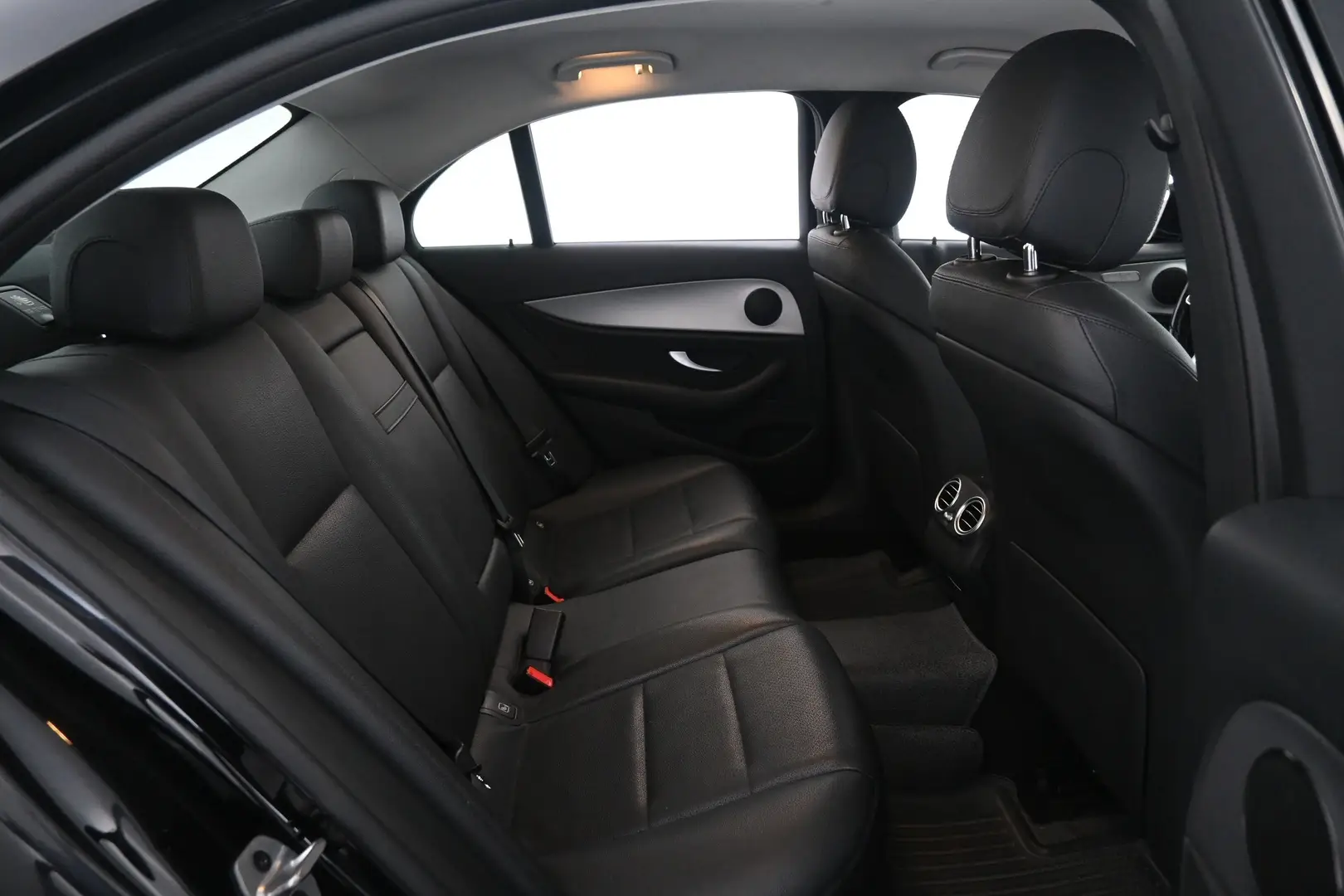 Car Image - 6S7HdpMqQaBxi0x1N3ZODT