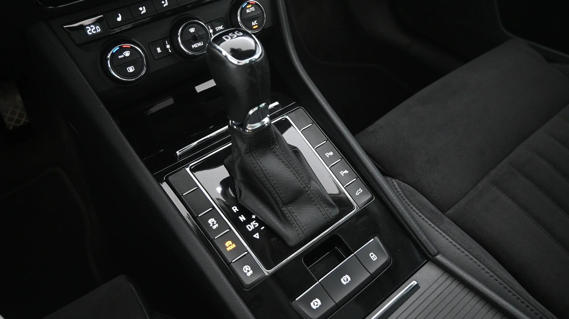 Car Image - 4zQg7lkm1rEsOm2IhGnPoN