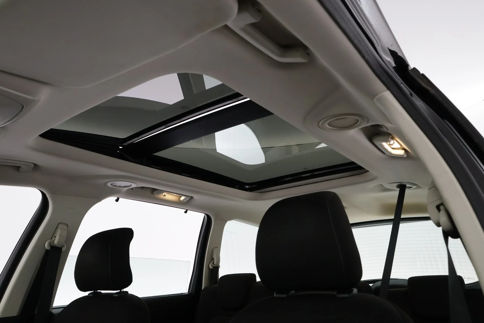 Car Image - 2AwOiBvQTB5dy0ki51KvKY
