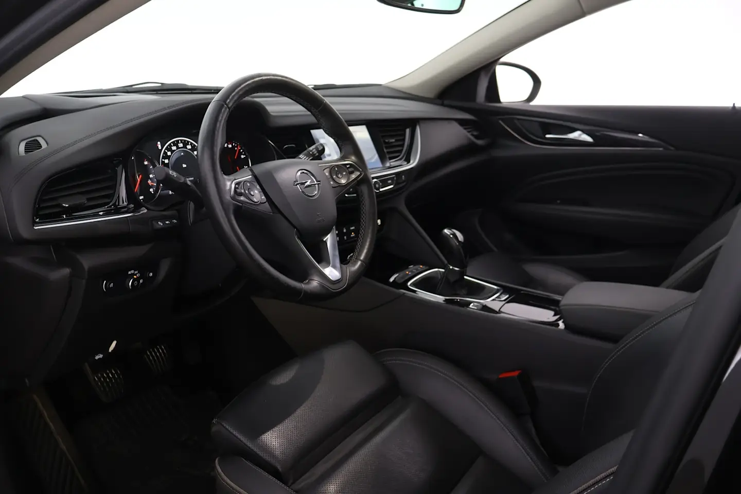 Car Image - 33SzX4x8d4EcSCVxbxnzdo