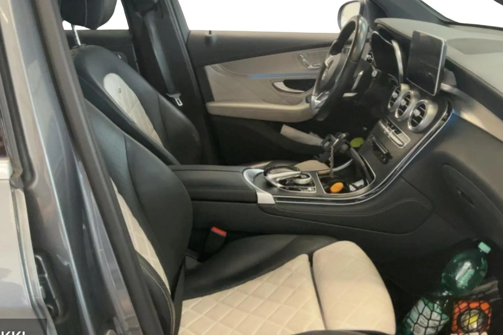 Car Image - 6Vr7lryvHYcRO6Y6X4aXqa