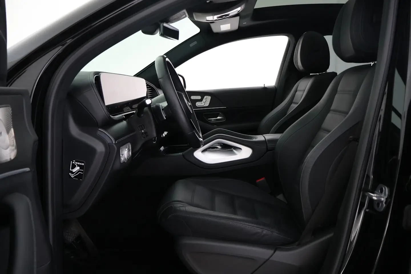 Car Image - zSMg2ikQm8q8U04Lr5DDN