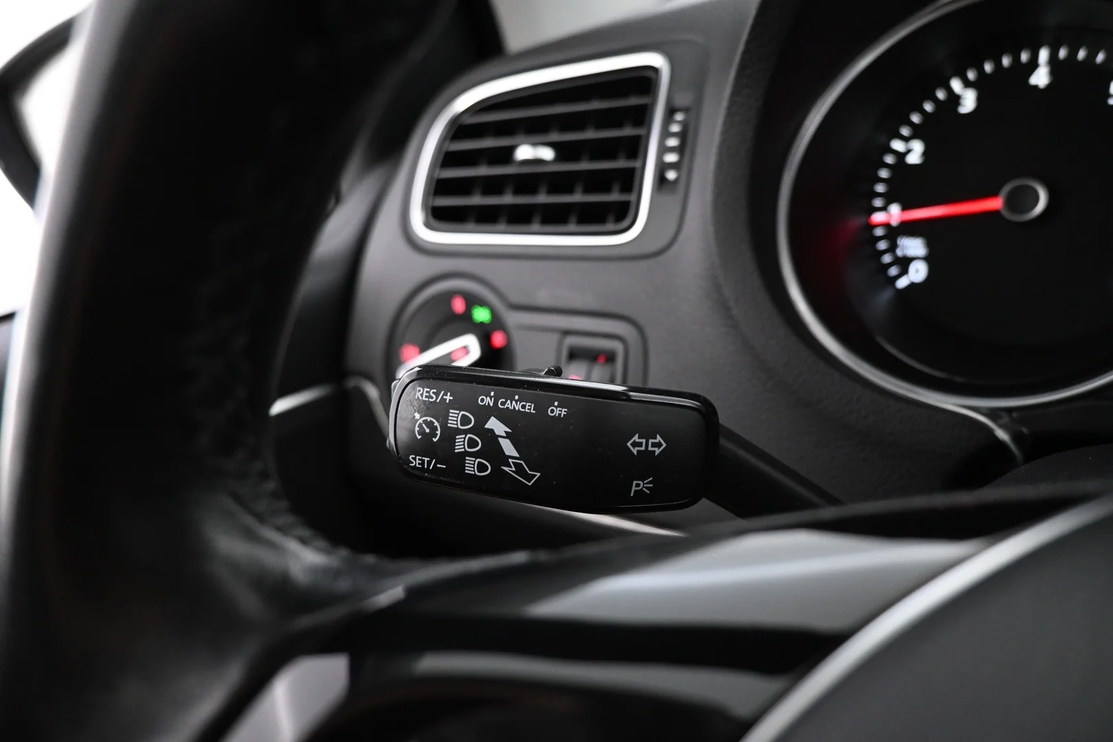 Car Image - 5eSWufoyNeT5xgqMnTHhmJ
