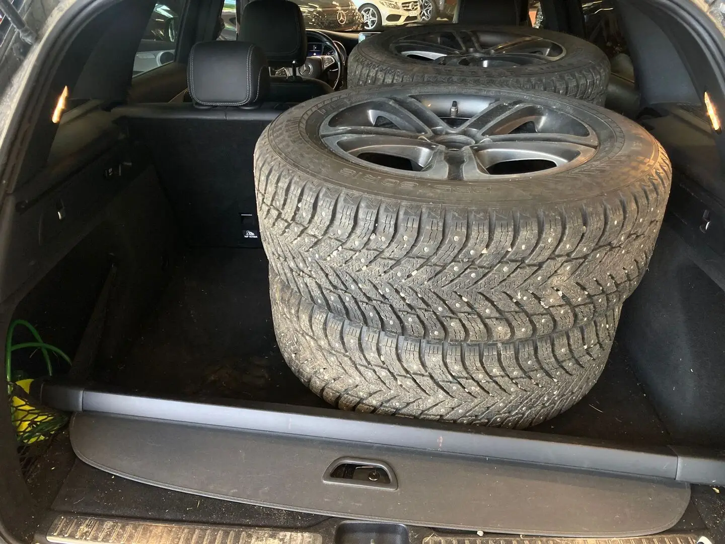 Car Image - 53DbdO1rglZ70tx6TNWcx7