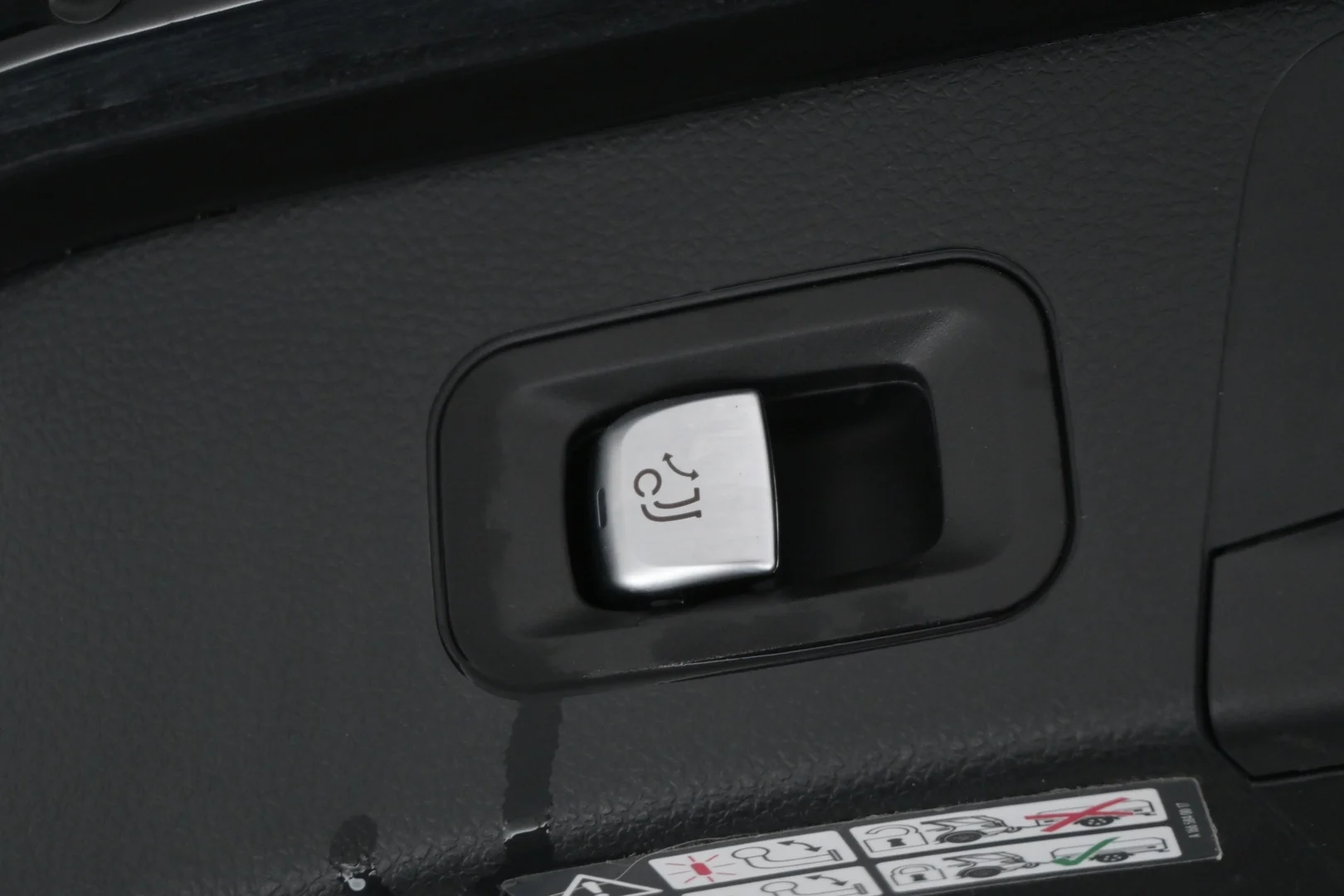 Car Image - 7koYGmipAajO0TmdFlNYh3