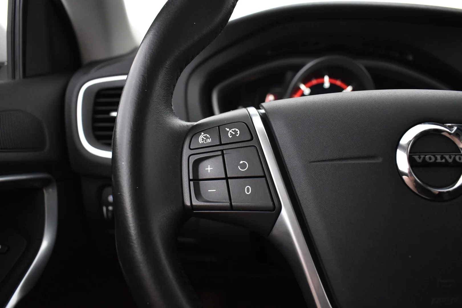 Car Image - WW41sonK7AyPEOYvI2Roj