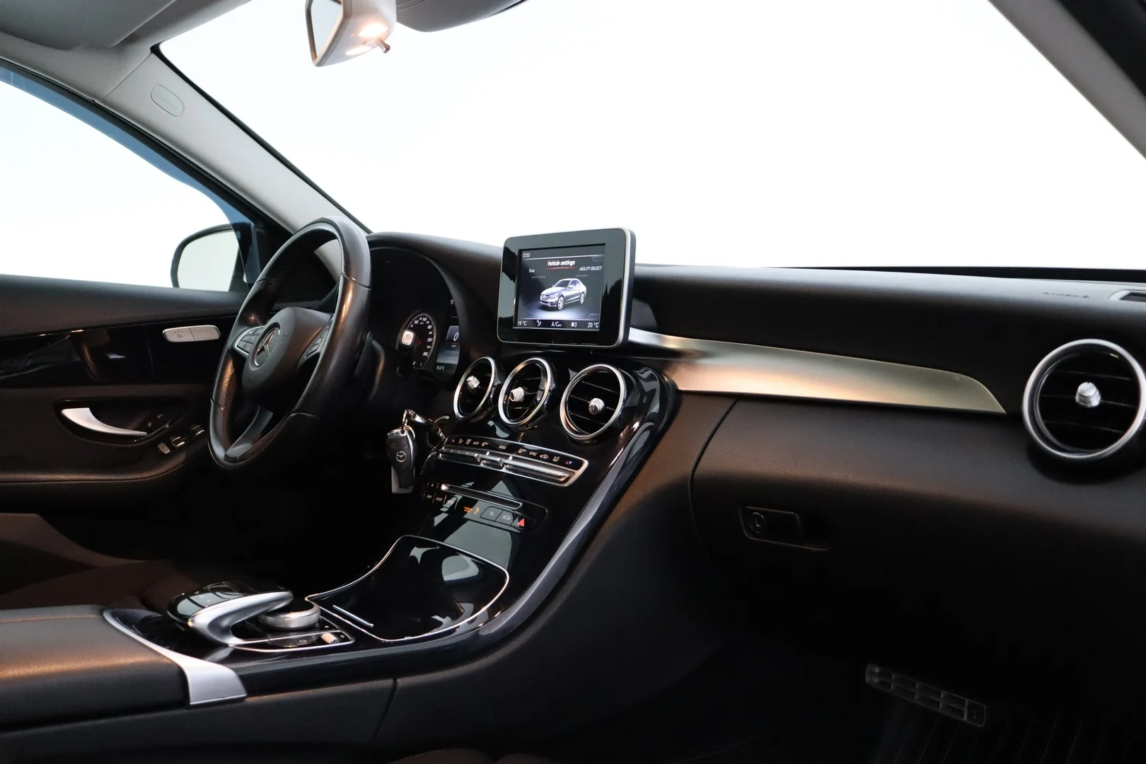 Car Image - V6rq8bDVMT0G5ci0bPmGl