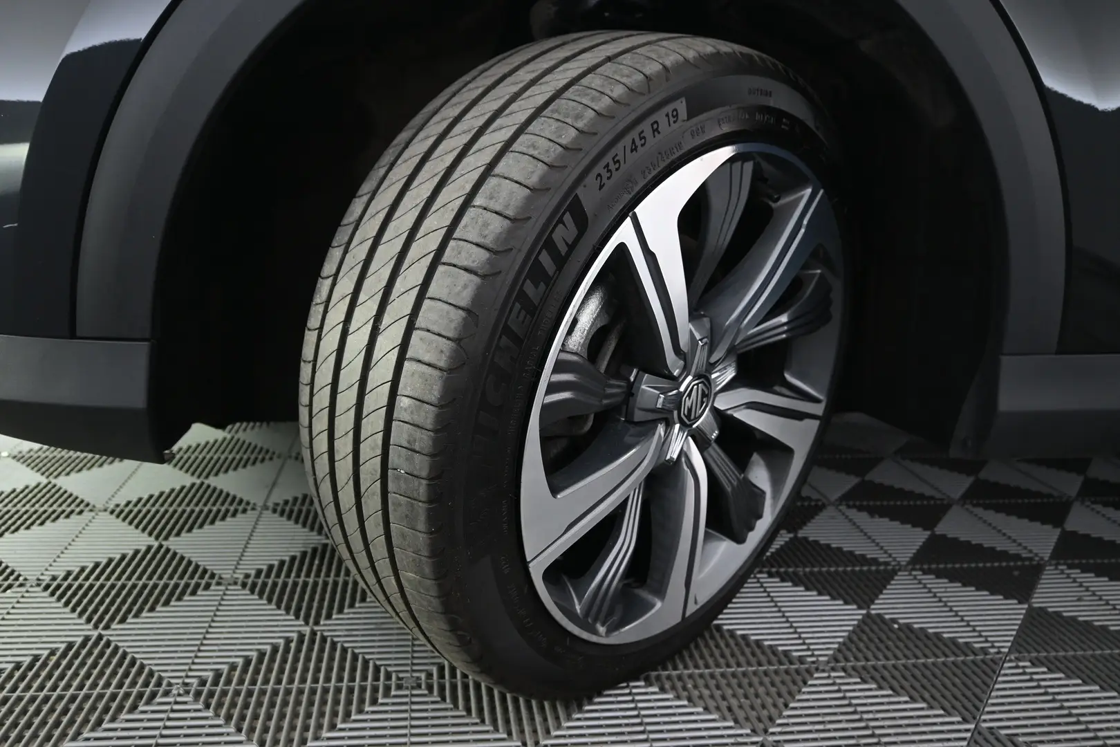 Car Image - 6XBvbu4y2eTy3YmsEFSvm0
