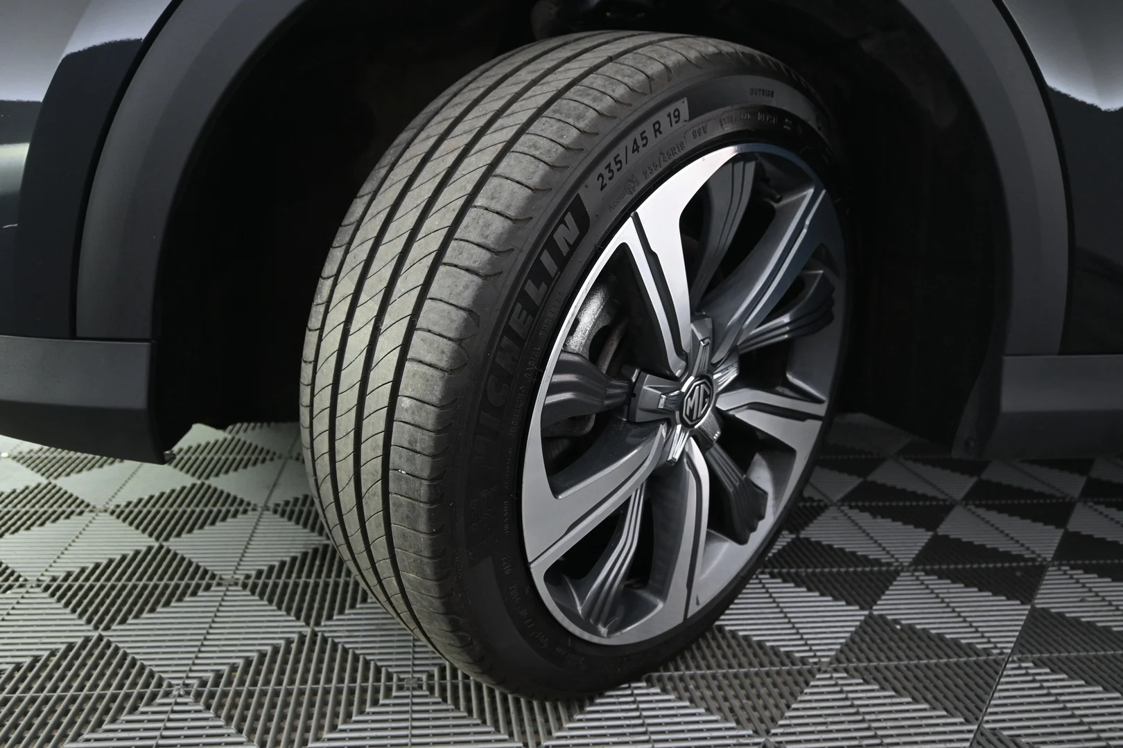Car Image - 6XBvbu4y2eTy3YmsEFSvm0