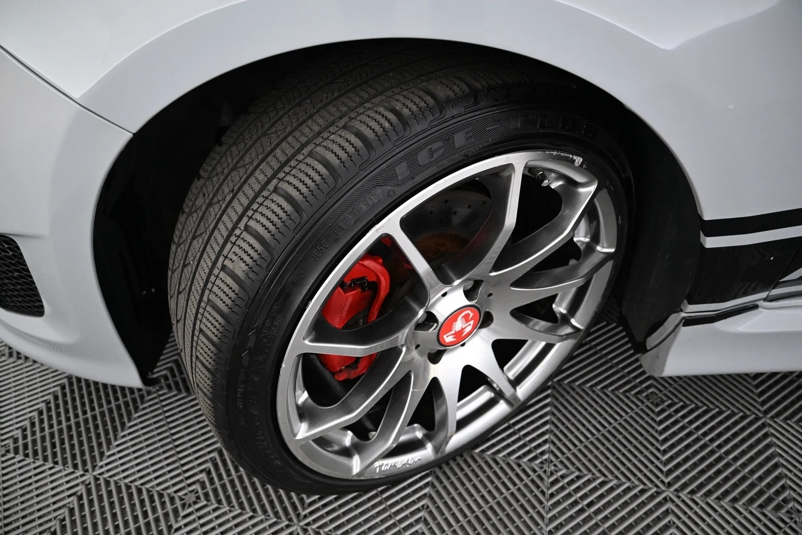 Car Image - oKVR2MVfsATWLC3ML7oFI