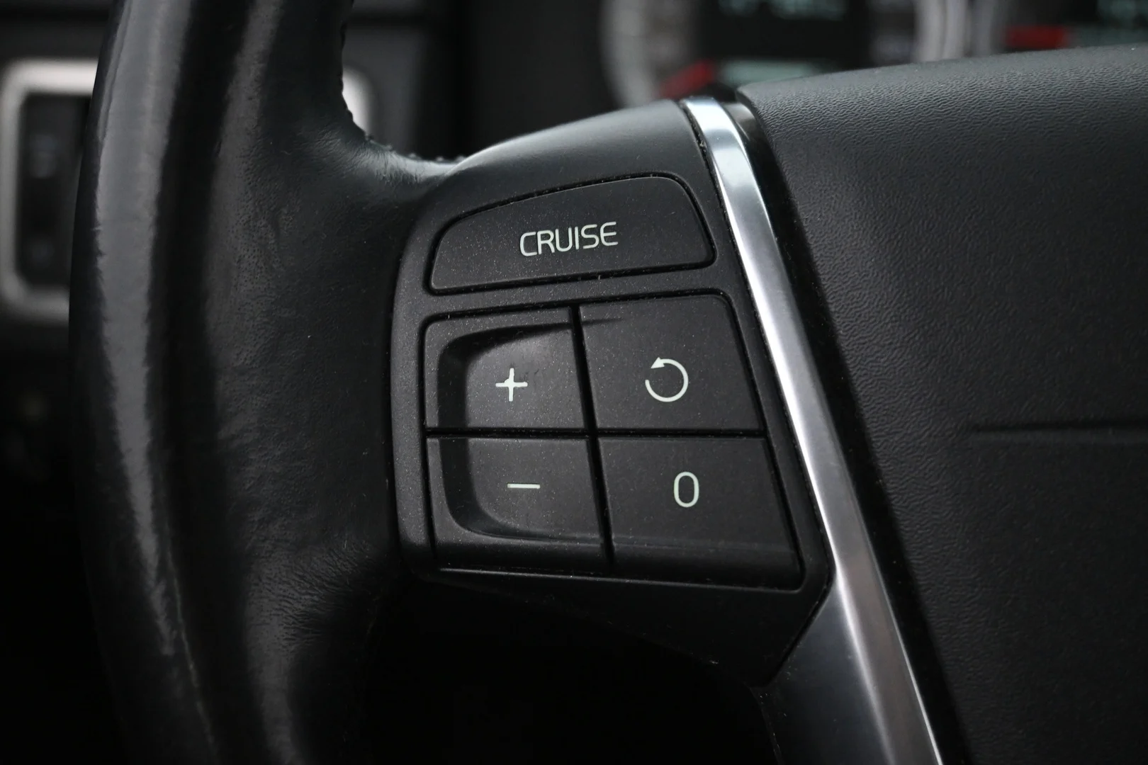 Car Image - 1m2yhTT5Y0sVZon2q8lhL1