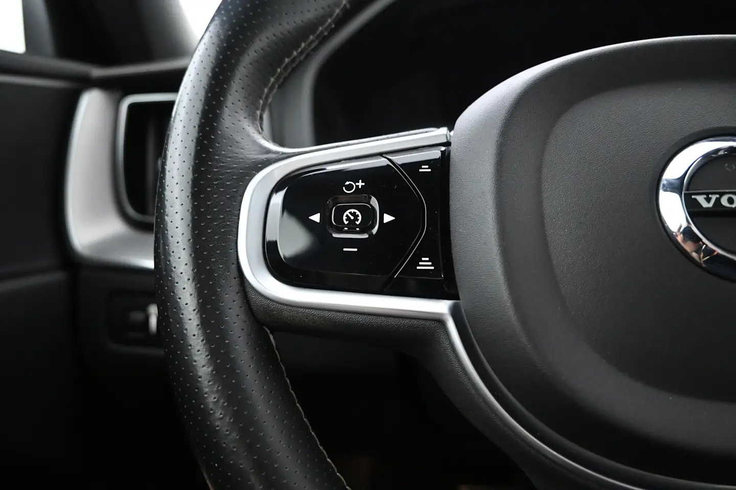 Car Image - 2yzWV51XqvpmKeDQhAbJEq