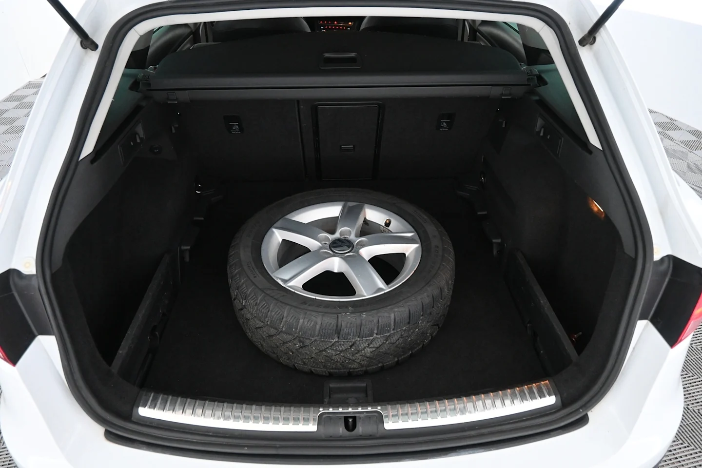 Car Image - 5gp9ZSCxfILE8Vvz5bSlpy
