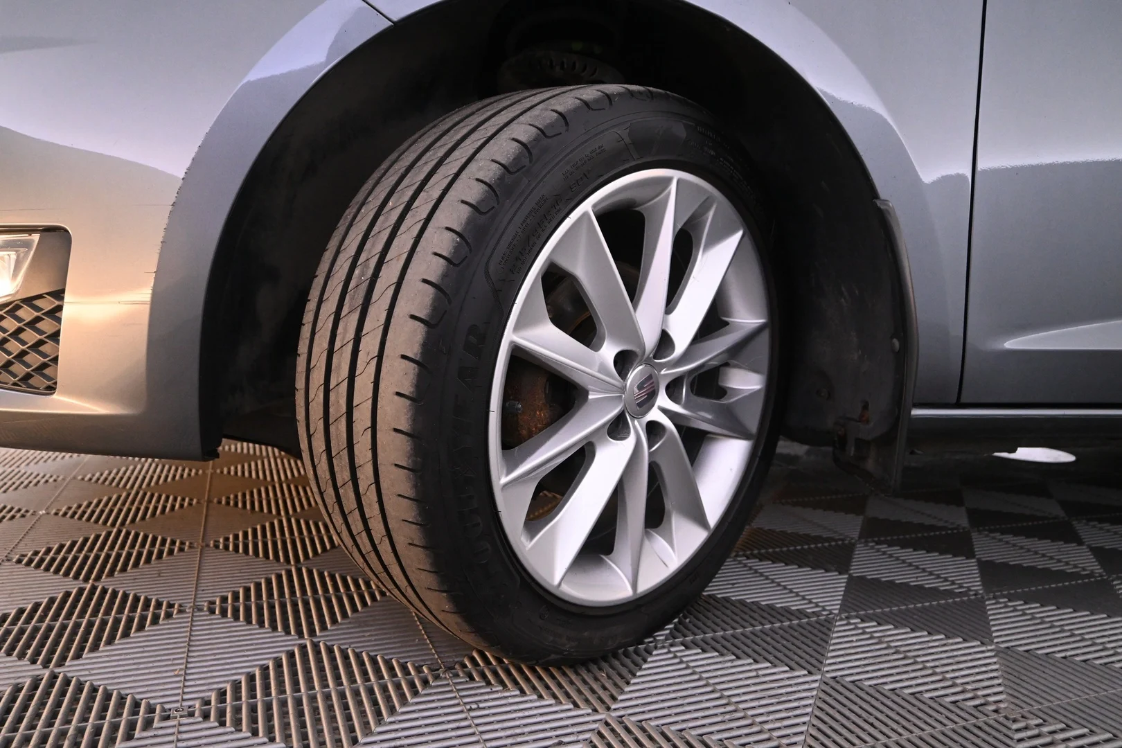 Car Image - 5dtHuUwIjnYxjoJY26c6ti