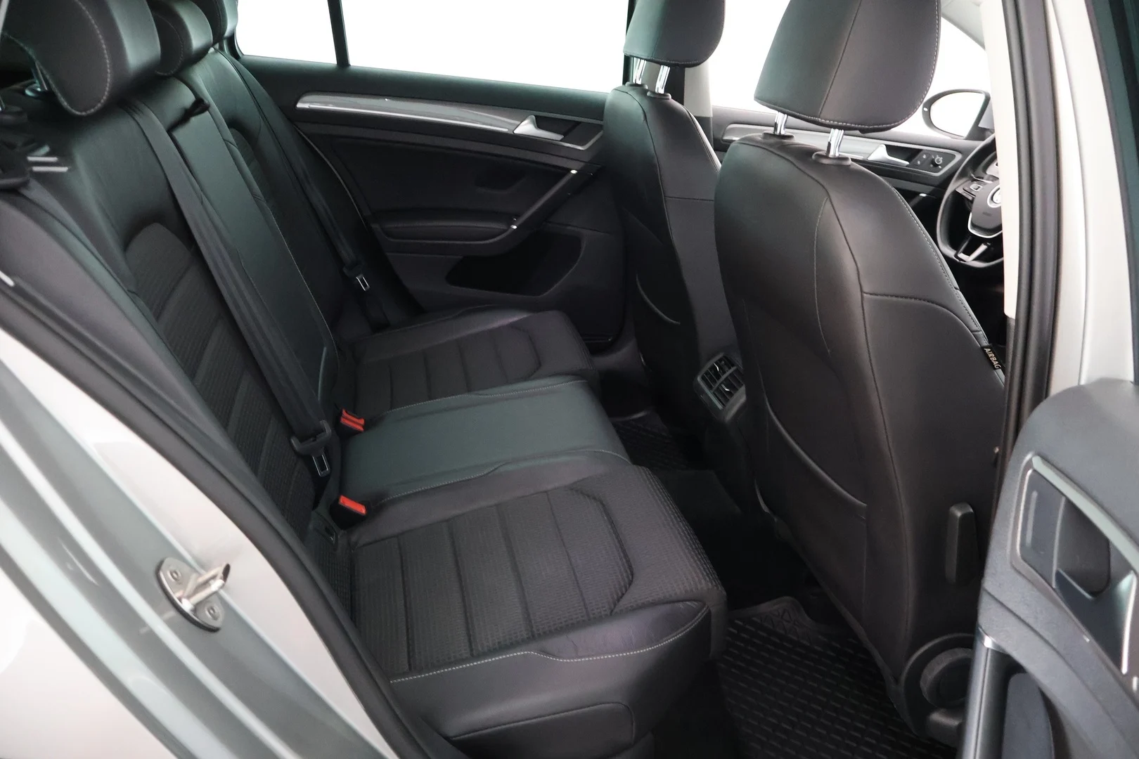 Car Image - 1cHYT8e6y5jBoSBAqwKiIF