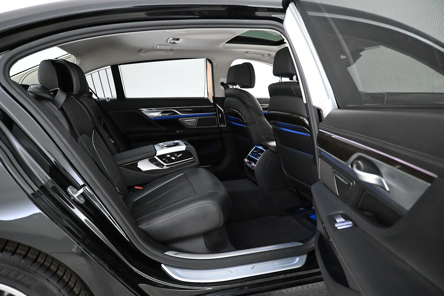 Car Image - 6HaWT749U0YPhziEg579IT
