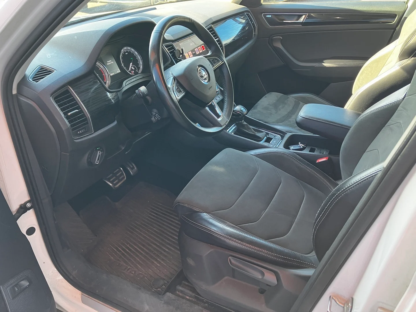 Car Image - 3i2s2QCi35NksRwDAFWeVC
