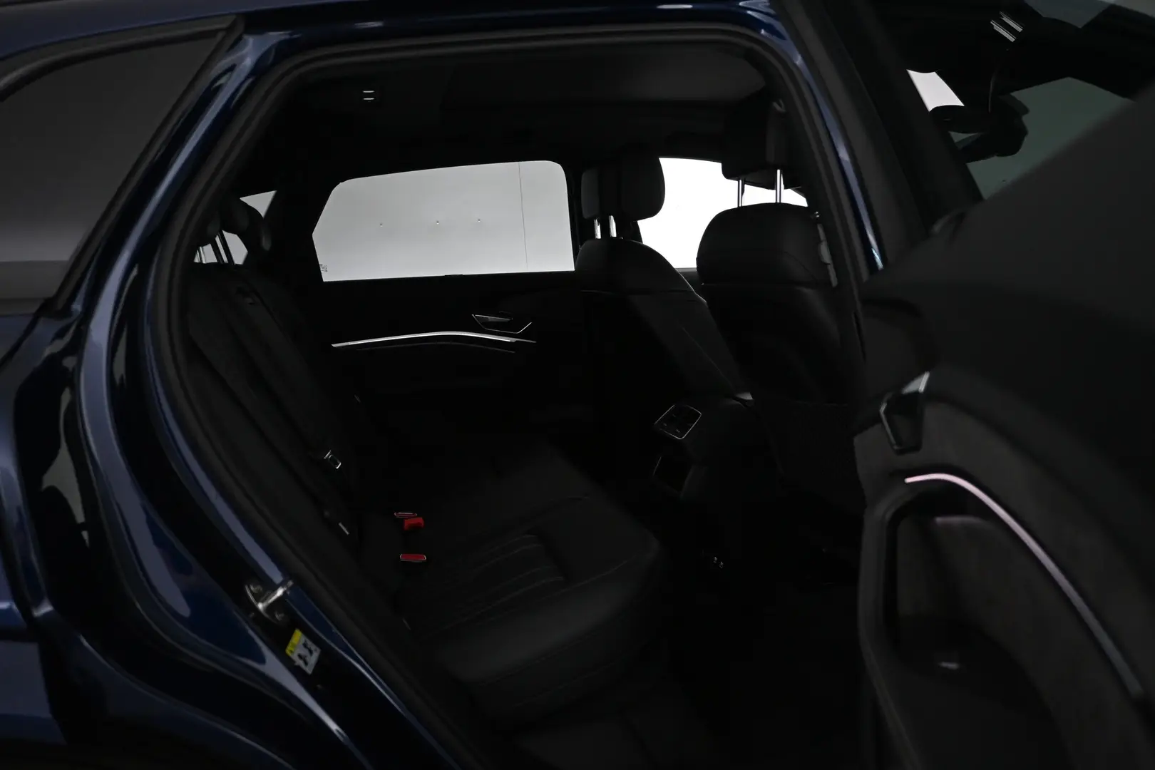 Car Image - tKKS5jwDeA3k77Ww1semz