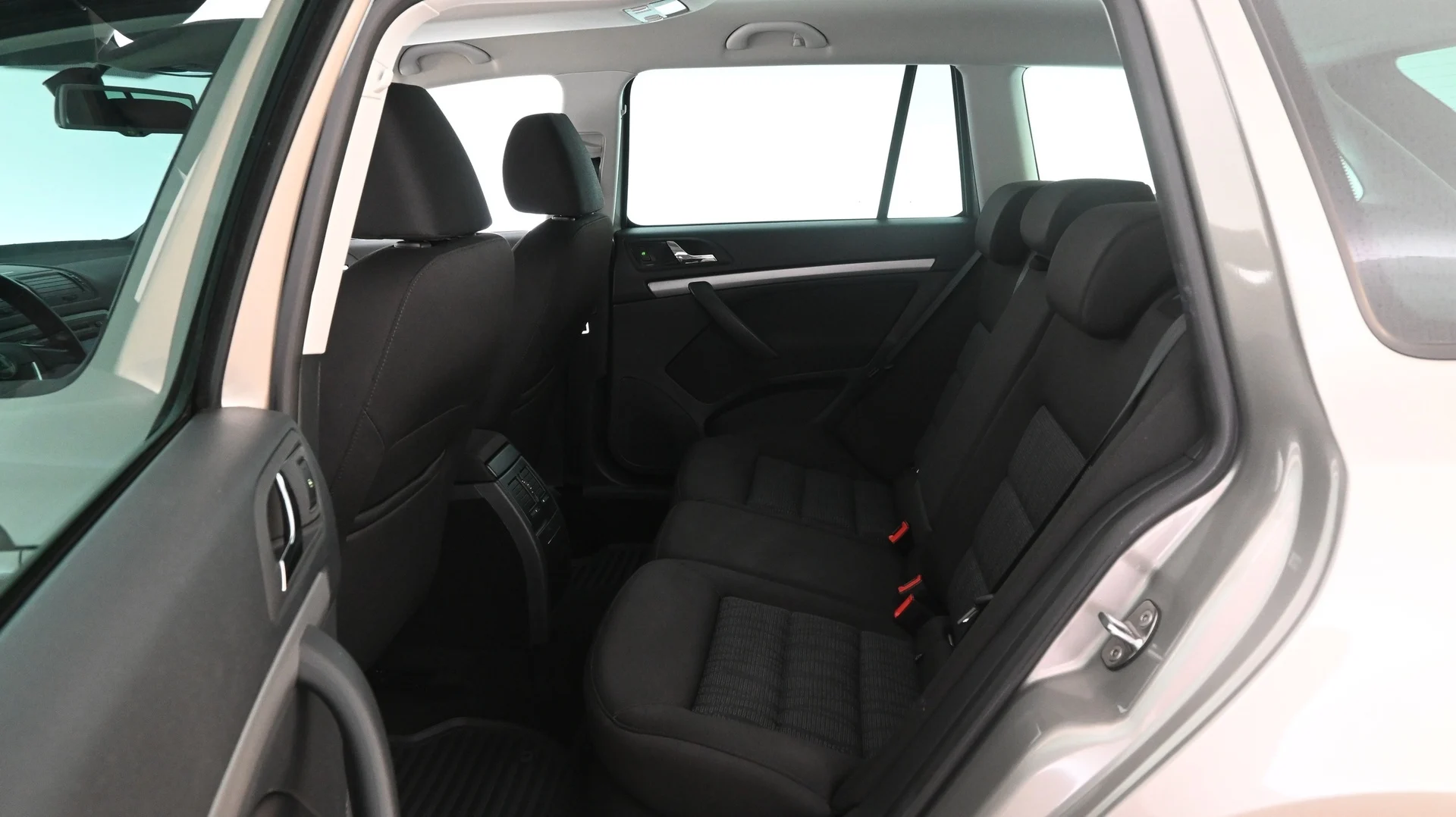 Car Image - 6msjWjLb3S19u5WtiUzpVm