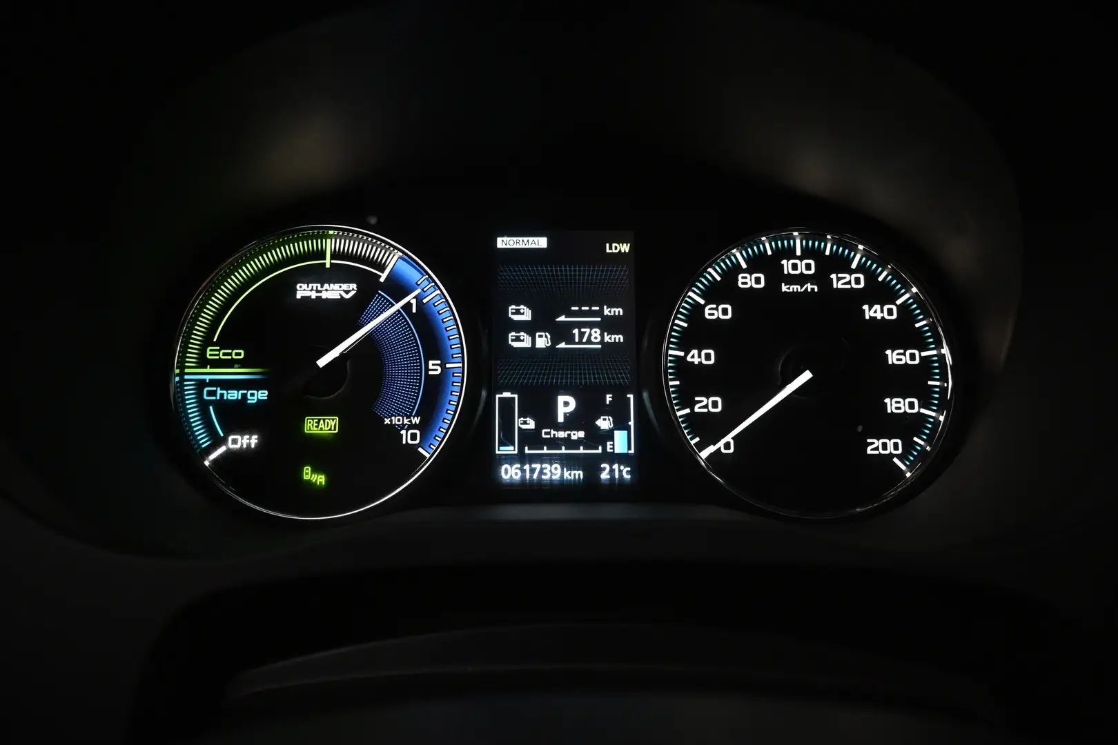 Car Image - 6tWU7S8DeqnNdLuAu69yJM