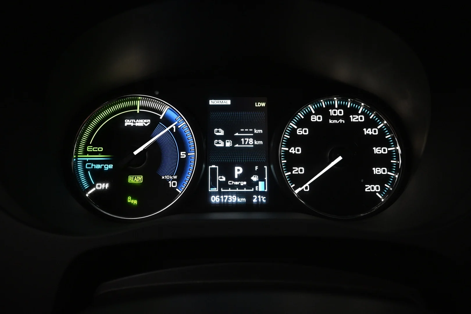 Car Image - 6tWU7S8DeqnNdLuAu69yJM