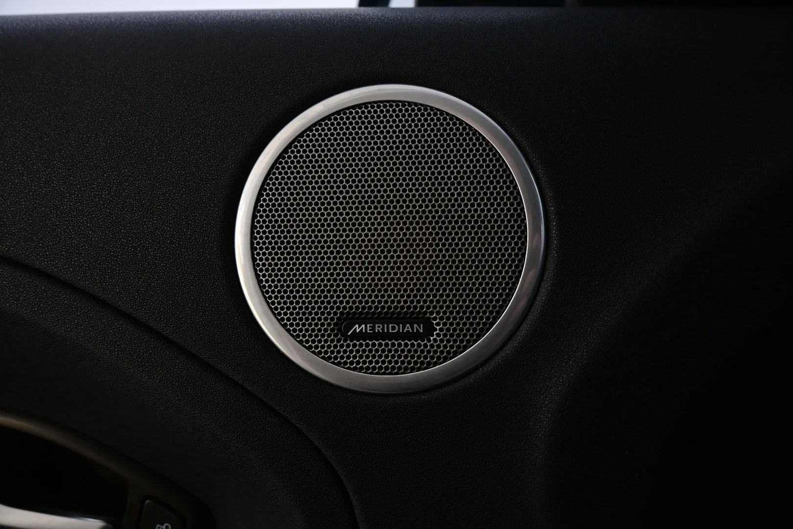 Car Image - 1mEab8oC9X64CwOmq8rwDN