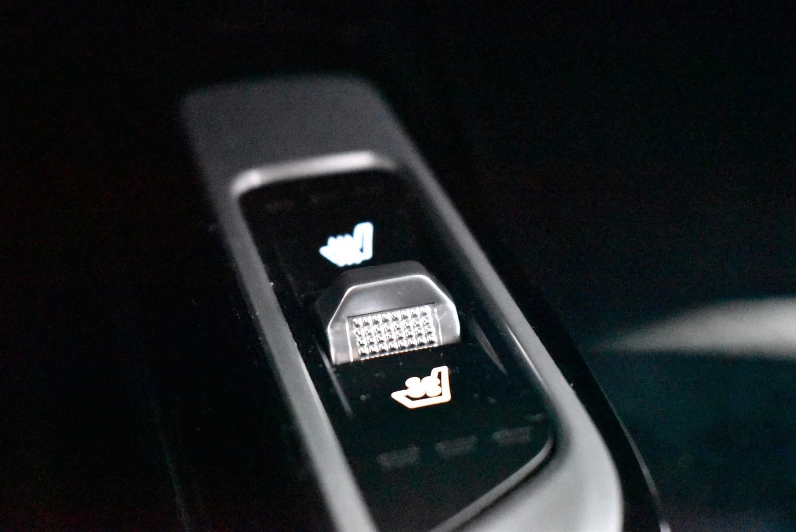 Car Image - 1S0ZKgwlBzxYTPlaF0oVGD