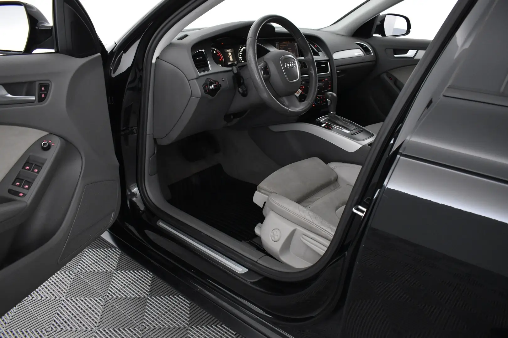 Car Image - 41VTtKyWCJndiKvQQ0riyK