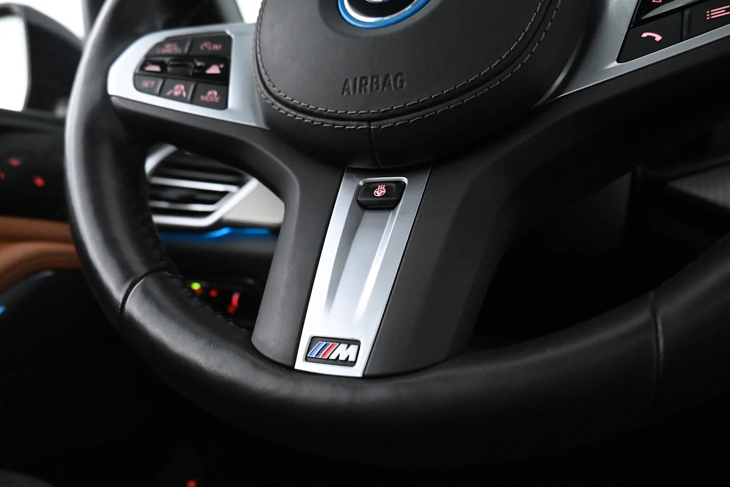 Car Image - 1YtSxRybyeRbrRFbOOCYmN
