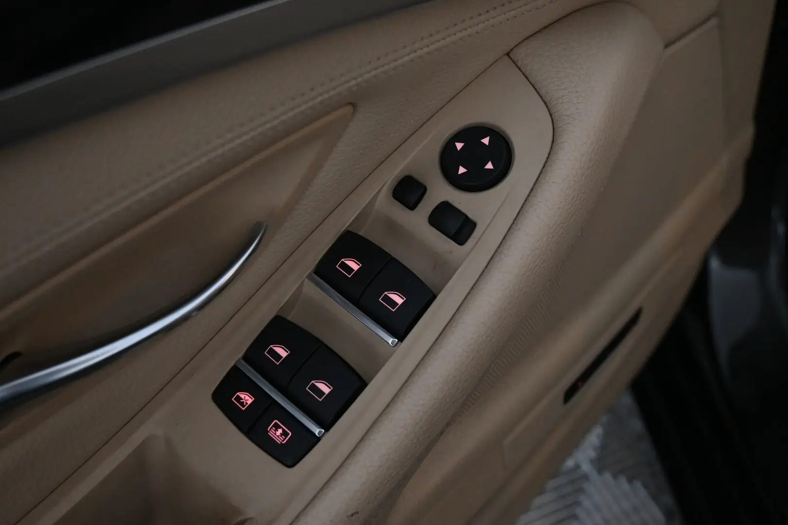 Car Image - 2QlVBRasV1XKM1xrVUv5nd