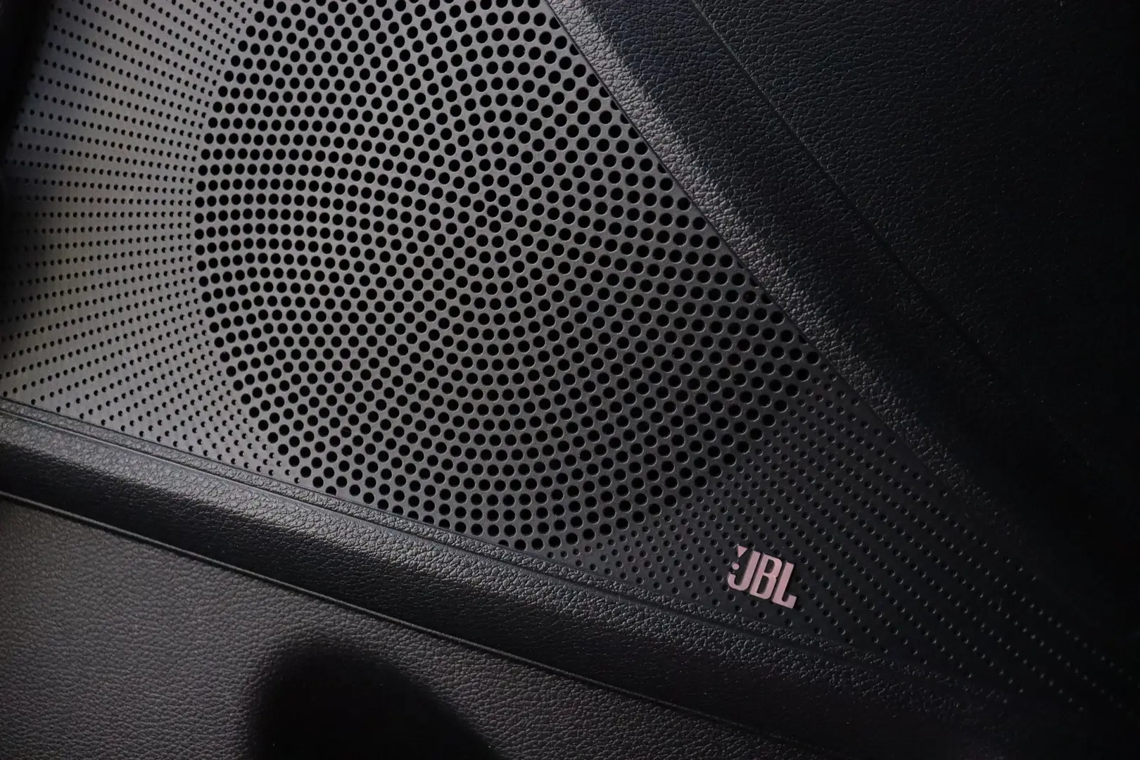 Car Image - 7l2NThQzRmZZp2ZWjCS3wM