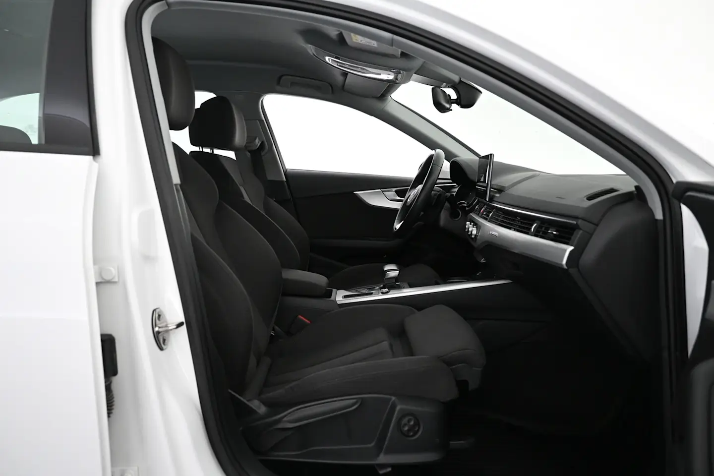 Car Image - 42kJQYD6pUZFBBWXZOGuEC