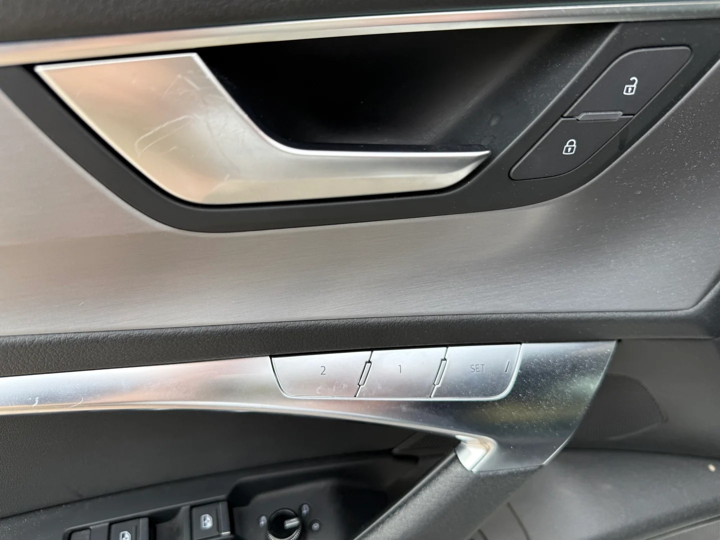 Car Image - 1UOyN37Tip0GkfGcEMg3W9