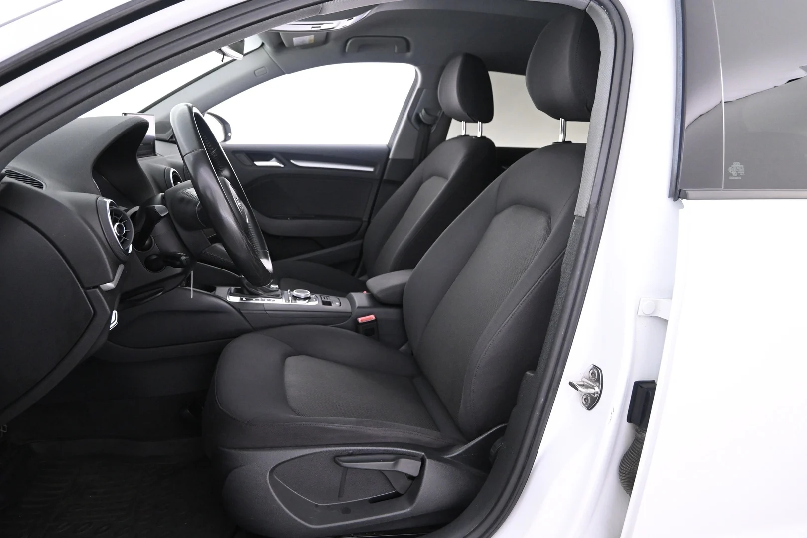 Car Image - 6dUD17fhxewlxWgPSJR2Mg