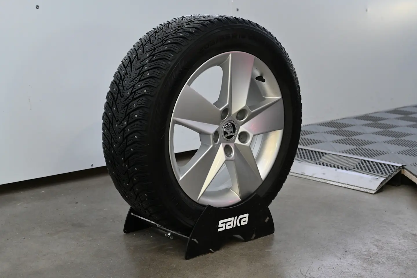 Car Image - 6i6PLgiPFyTUDfkWHydPUC