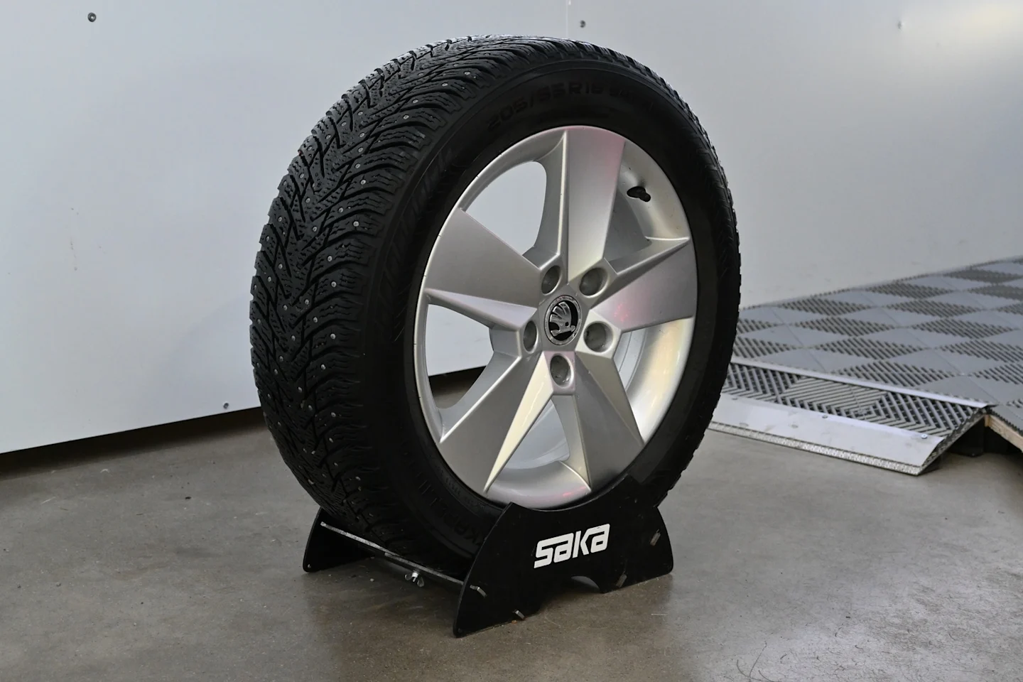 Car Image - 6i6PLgiPFyTUDfkWHydPUC