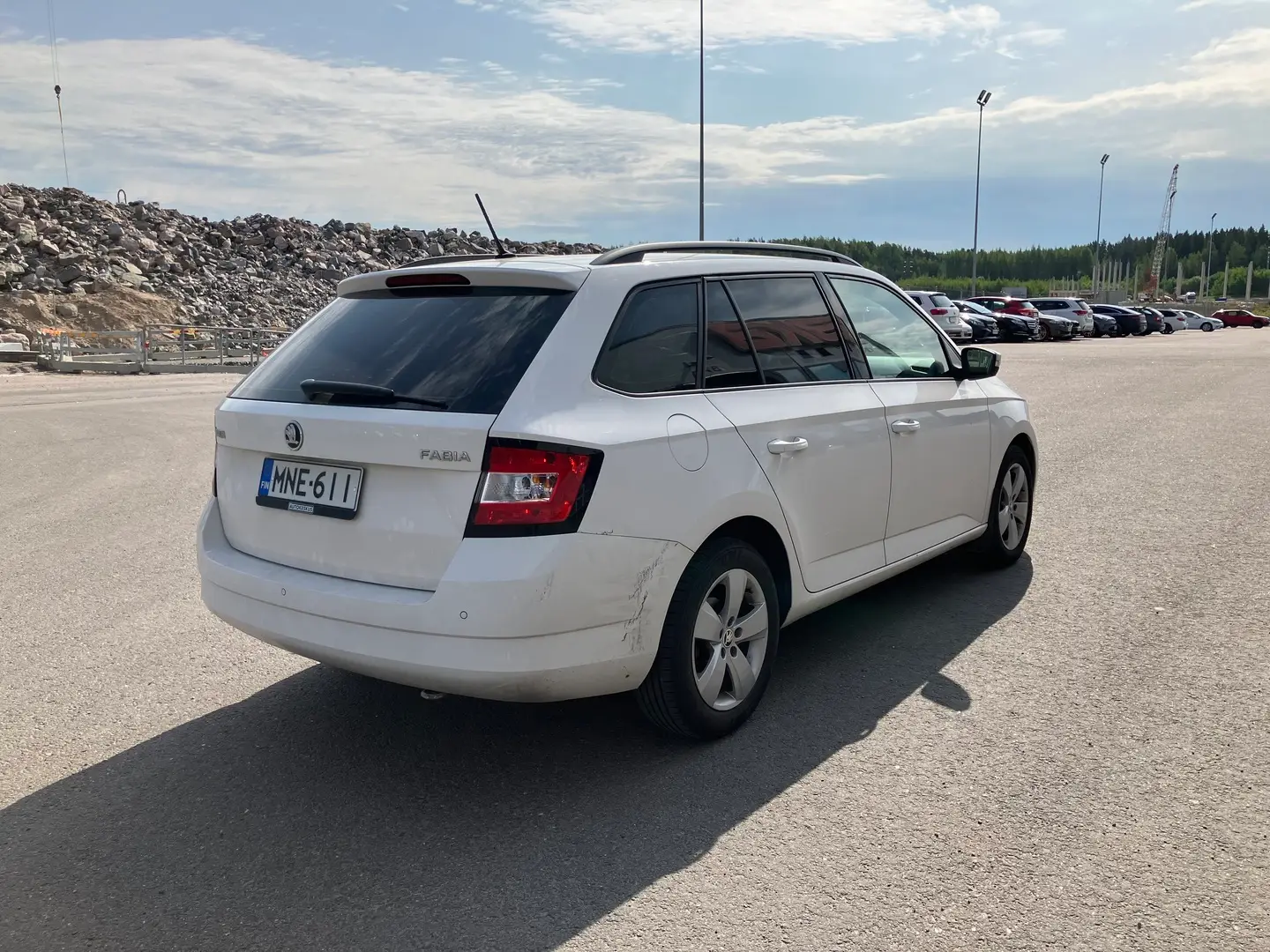 Car Image - 4uIGPJ7GUXjQOdWlKesXcy