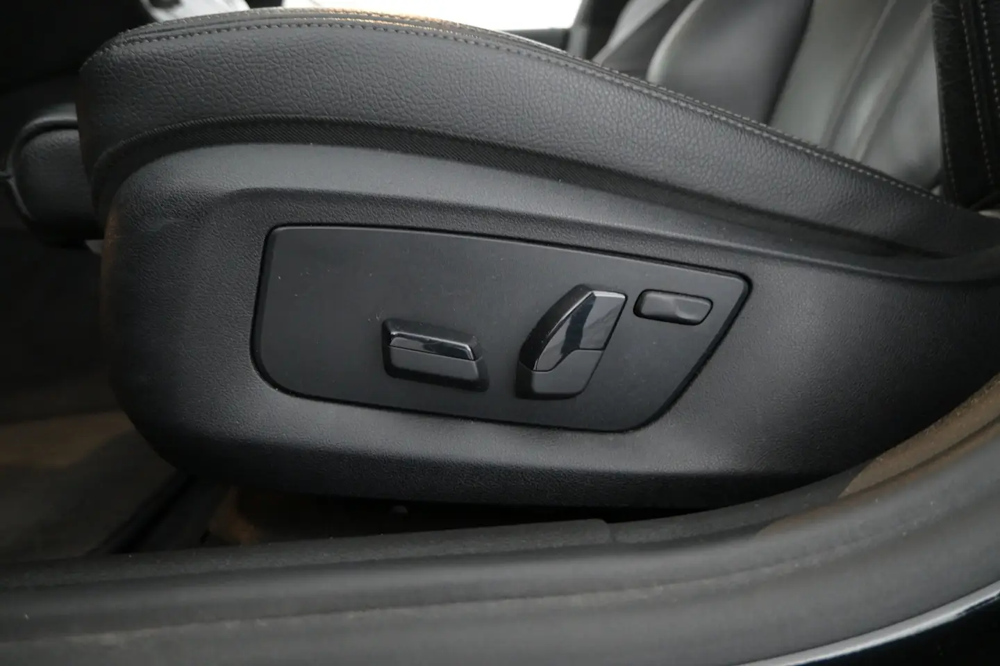Car Image - 2cstSpAzBwdTJZjz5NxGnB