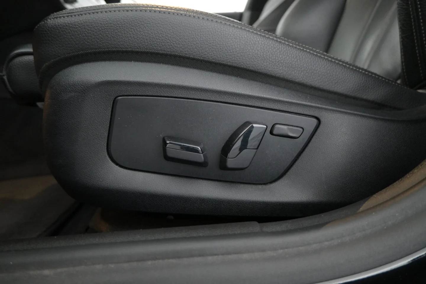 Car Image - 2cstSpAzBwdTJZjz5NxGnB