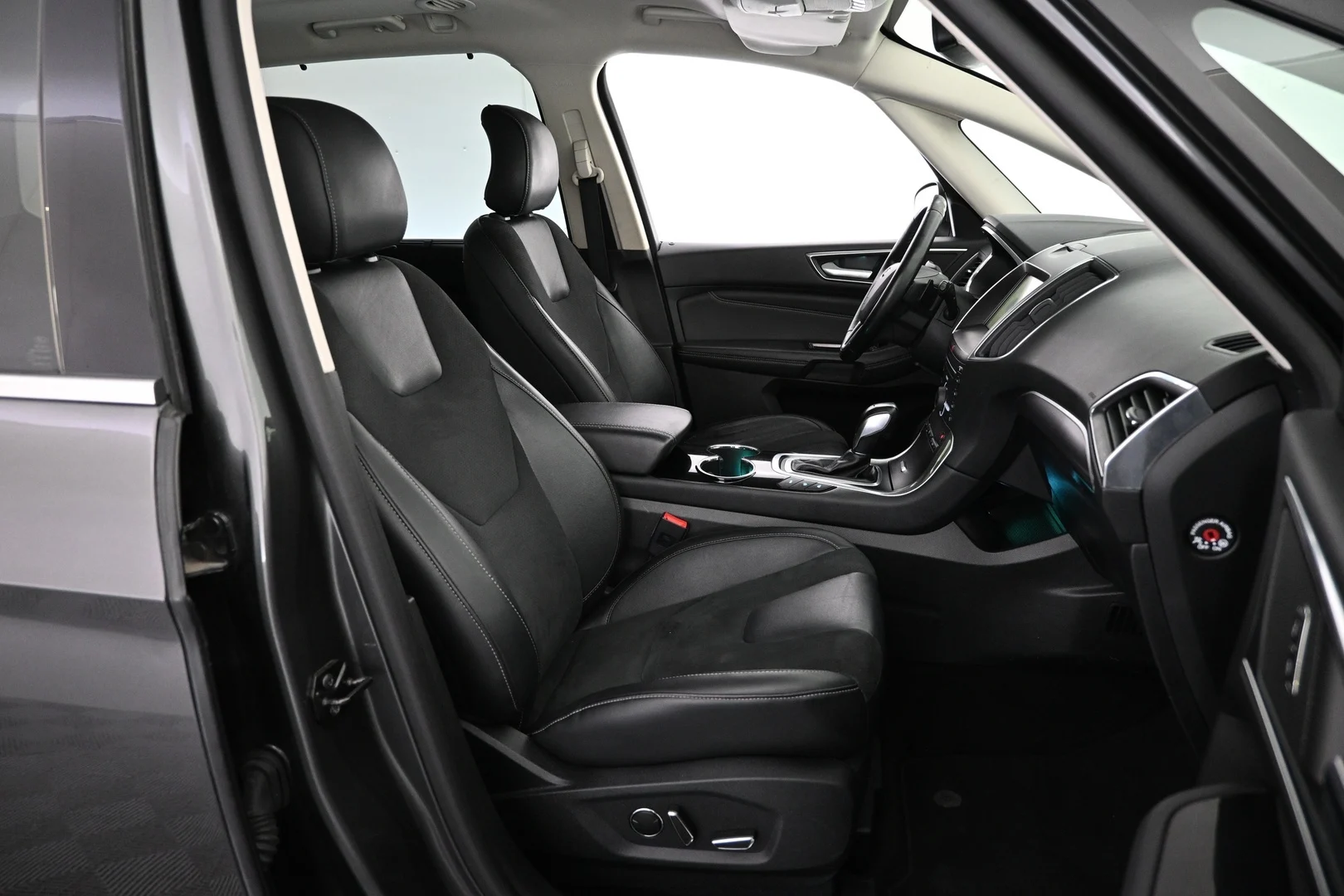 Car Image - 2KXEvzHyrw77APIVRBysUg
