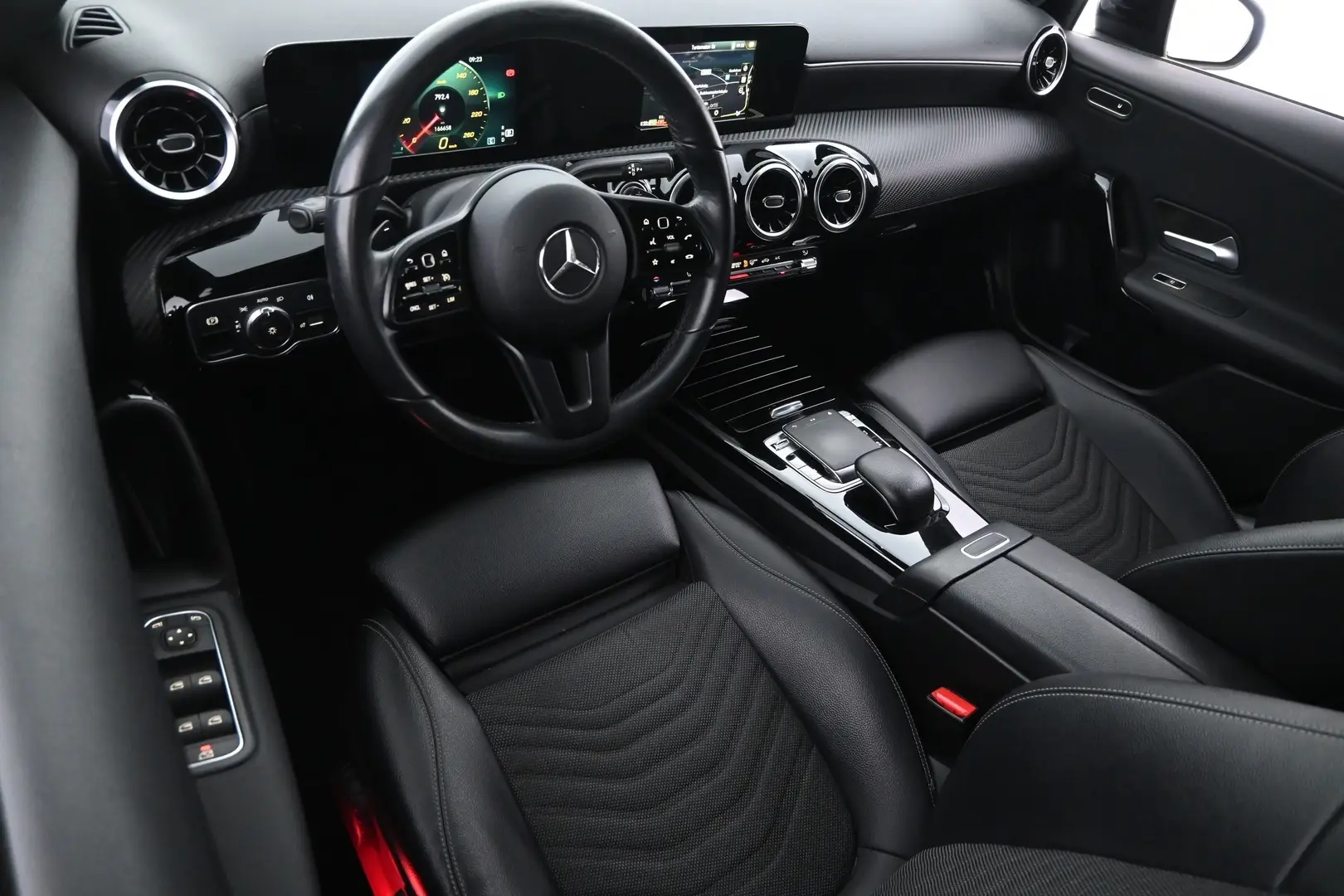 Car Image - 320SDl3N6kqdUKHmATjH3c