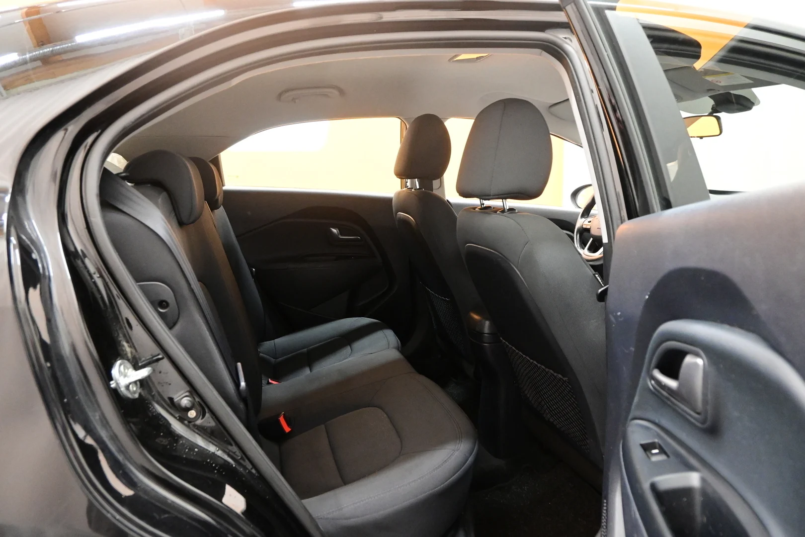 Car Image - DfmNMON5IpRaElqJOBq7r