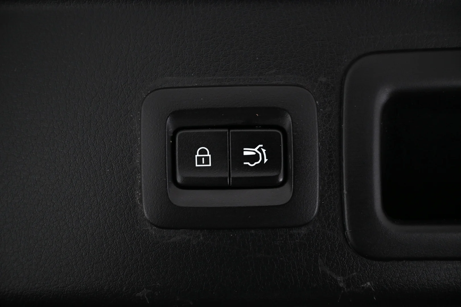 Car Image - Aj5P9XmHDsNuKAKDMcPtd