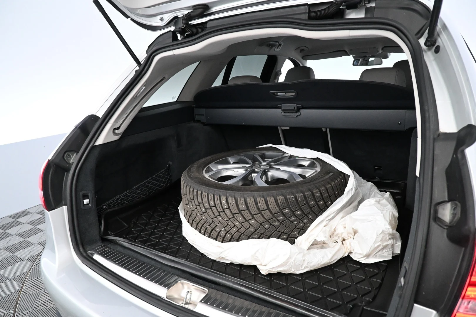 Car Image - 69V2OBErJ8haS5MqzORb0P