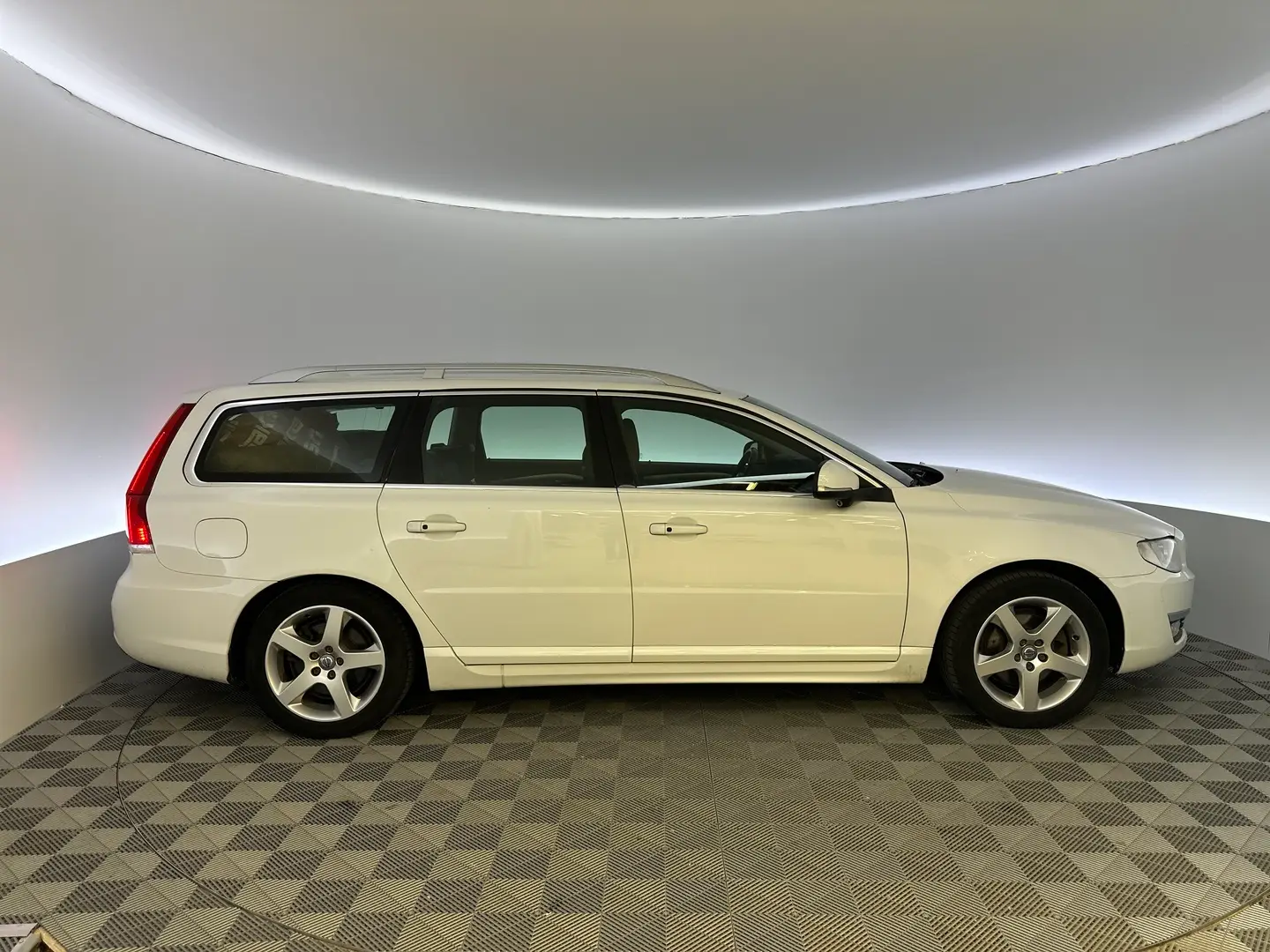 Car Image - 6aVQeKXfVePGTCImnvQENr