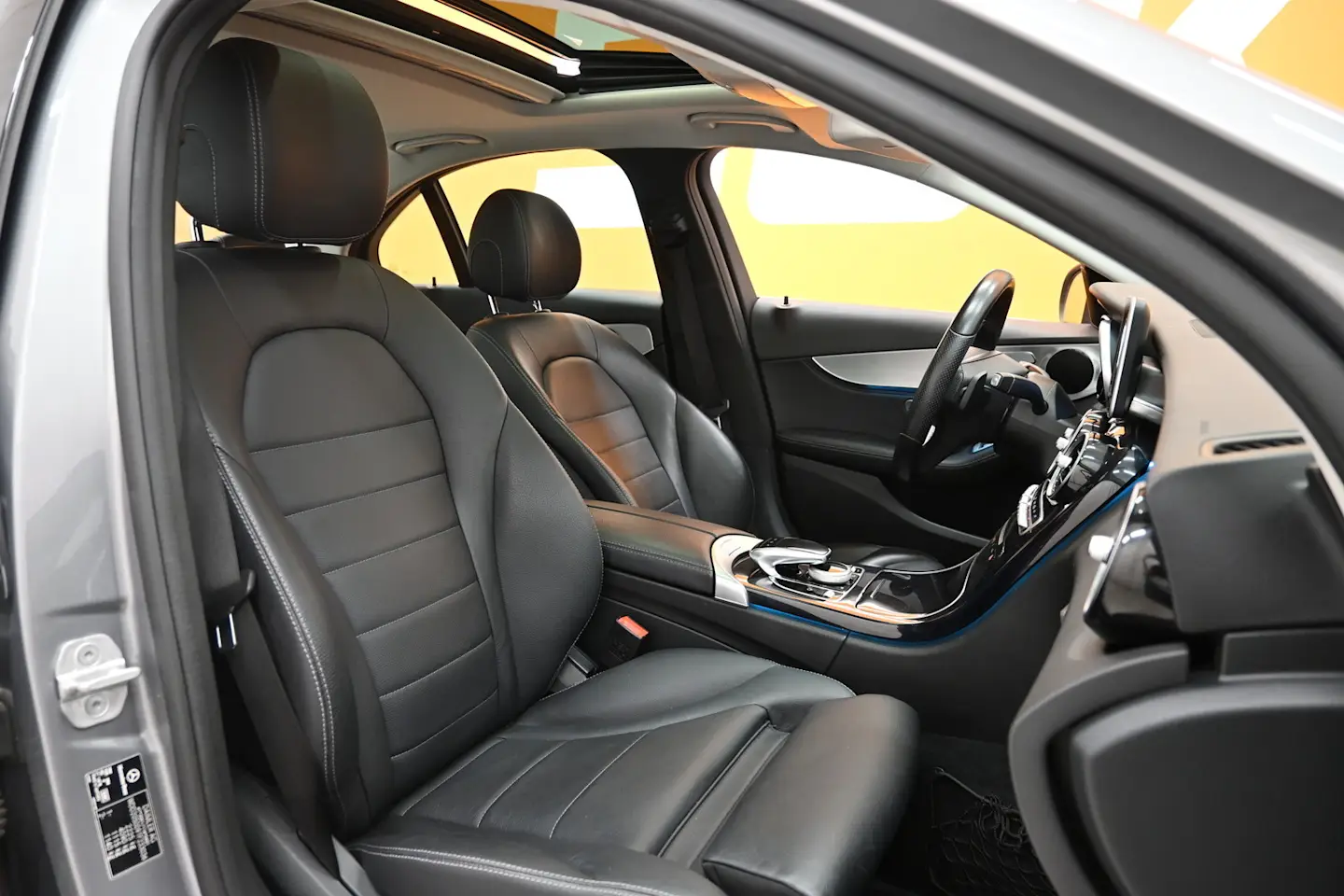 Car Image - 6ZaJxWx38sQ8SF7plGMylf