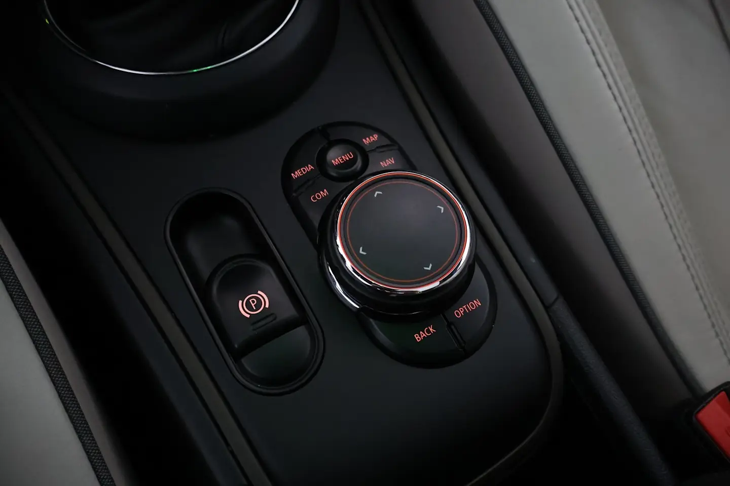 Car Image - 6da26LLYS5MV2oKUA1M9aV